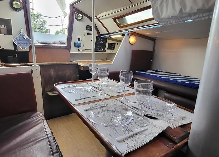 Parque De Campismo Rural Quinta Laranjeiras キャンプ場 *